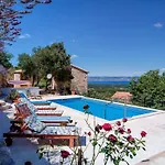Kuce Hvar