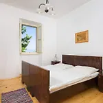 Kuce Hvar *