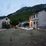 Kuce Hvar Pitve