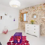 Kuce Hvar