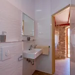 Kuce Hvar