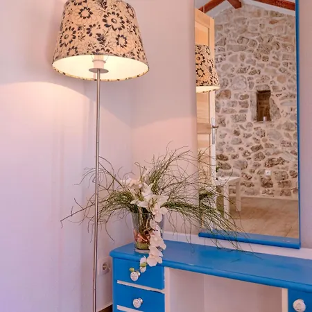 Kuce Hvar Pitve