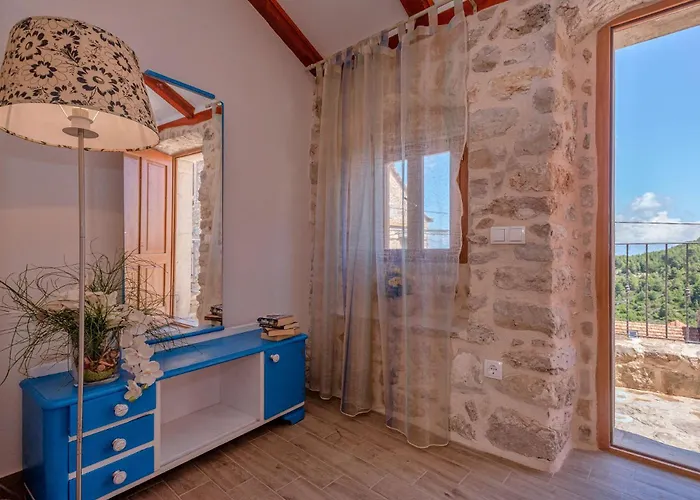 Kuce Hvar