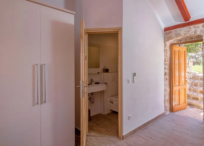 Kuce Hvar Villa *