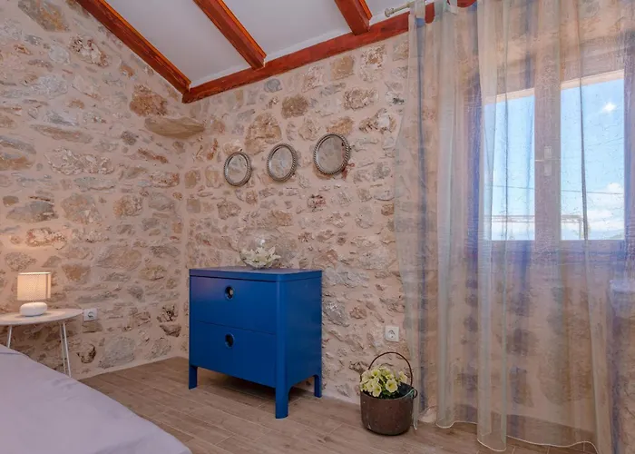 Kuce Hvar