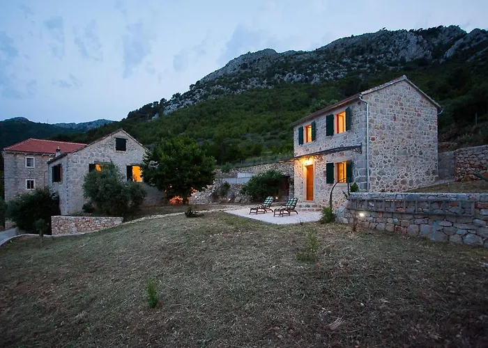 Kuce Hvar Pitve