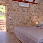 Kuce Hvar * Pitve