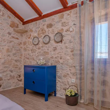 Kuce Hvar